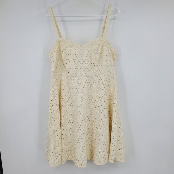 Torrid Ivory Eyelet Cutout Women's Boho Coastal Vacation Mini Dress Size 1X - Picture 2 of 8